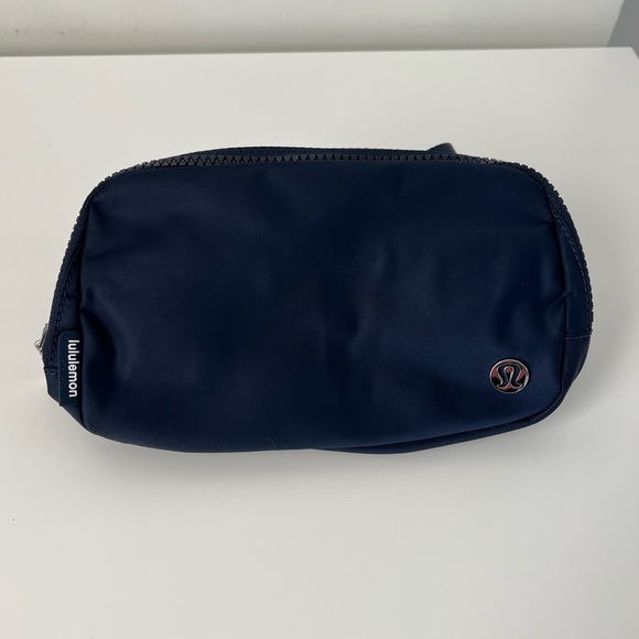 Lululemon everywhere belt bag - Picture 4 of 9